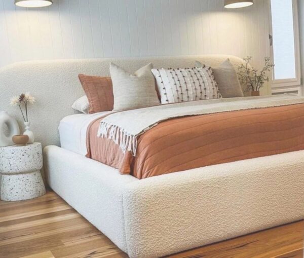 Curved Lucian bed
