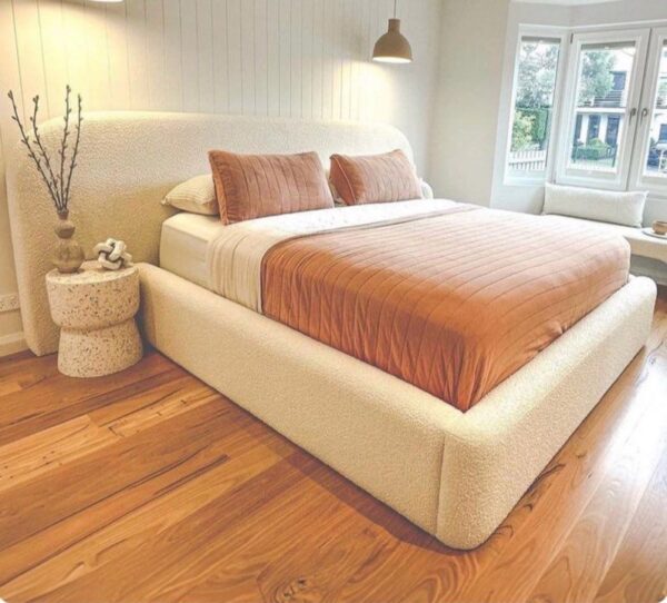 Curved Lucian bed