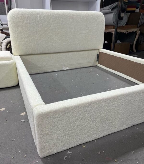 Curved Lucian bed