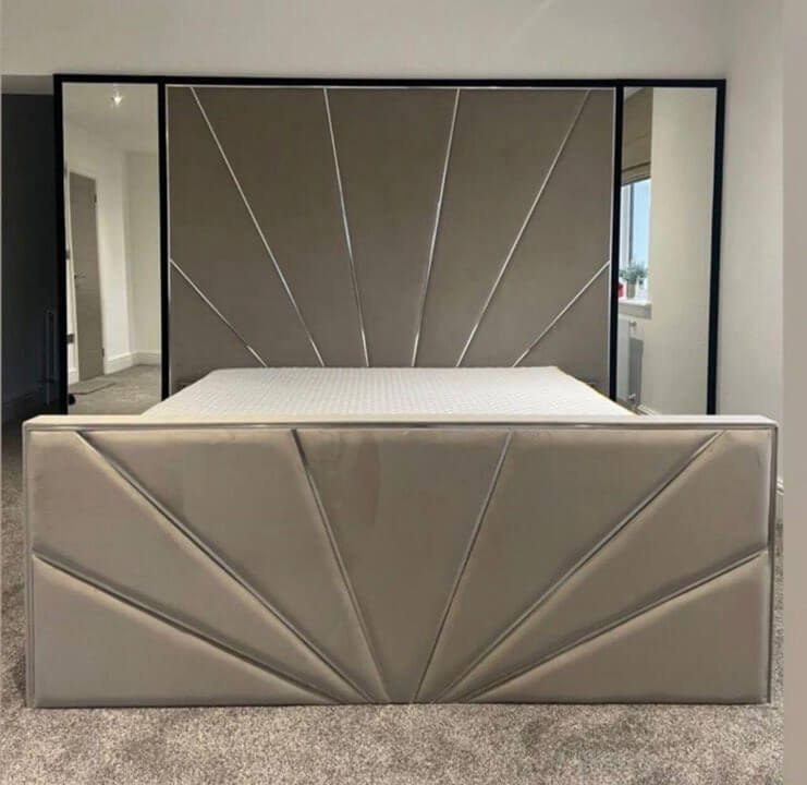 Grand peacock bed complete with mirrors
