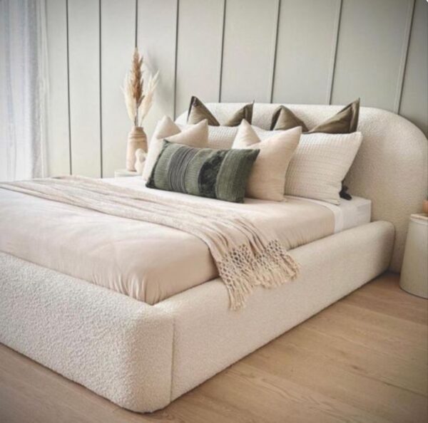 Curved Lucian bed