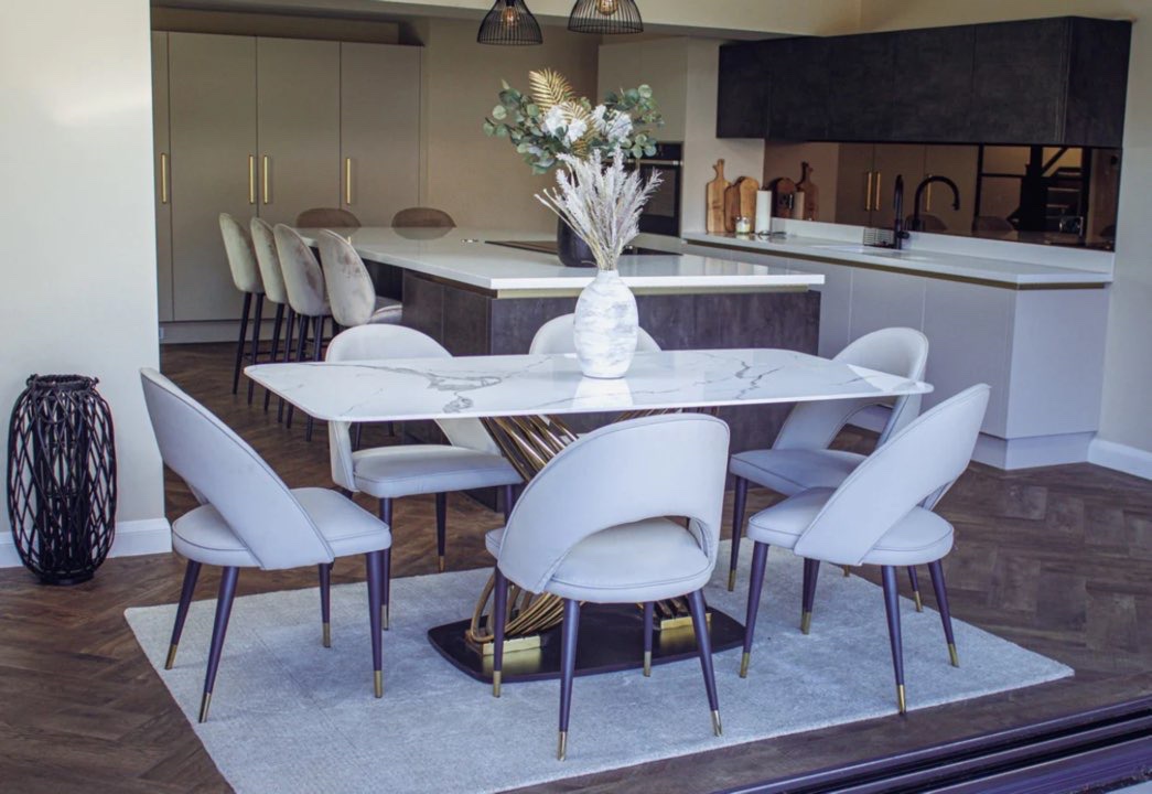Moscow Marble dining table with chairs