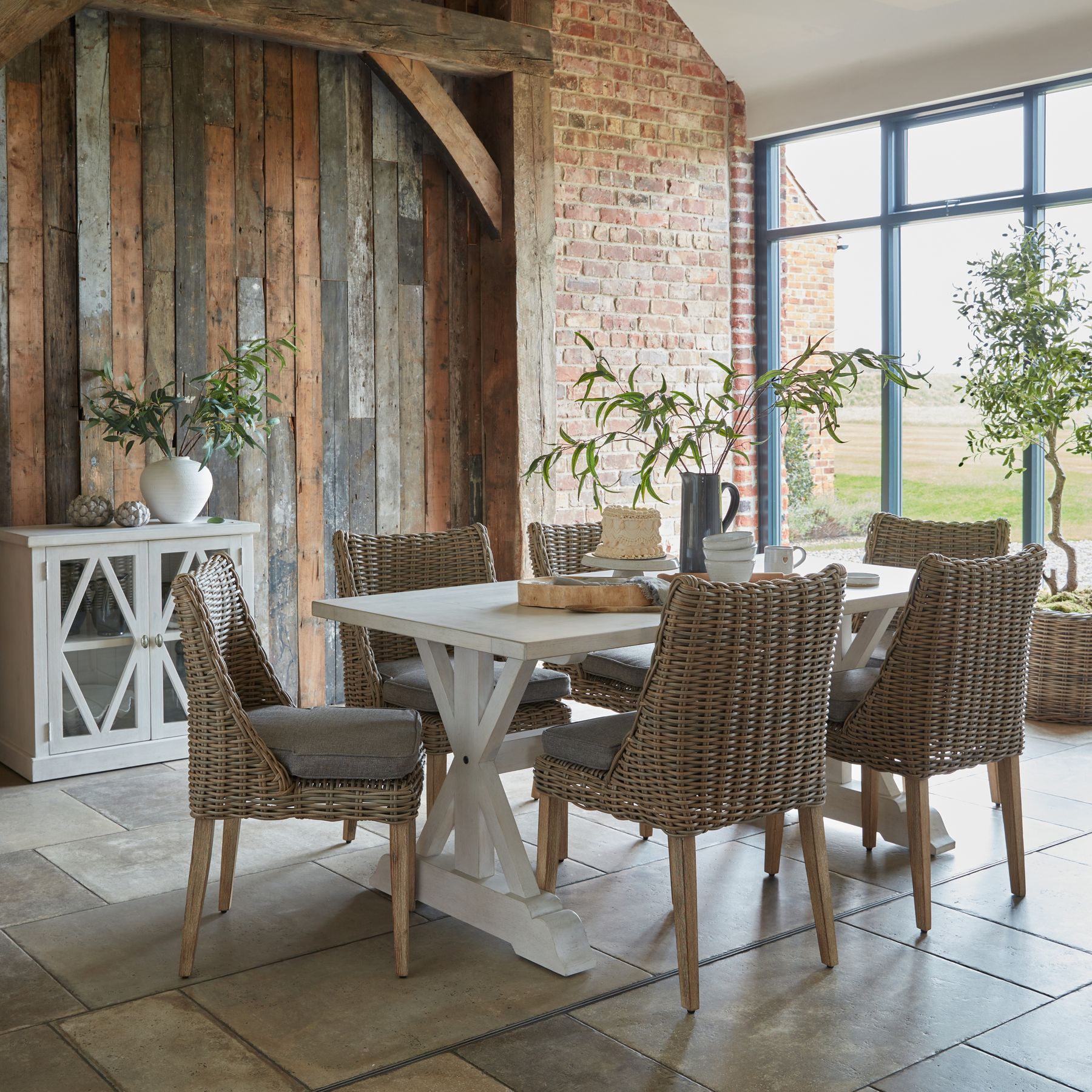 outdoor dining chair with dining table