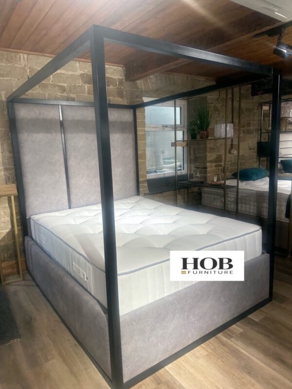 Royal Washington poster bed