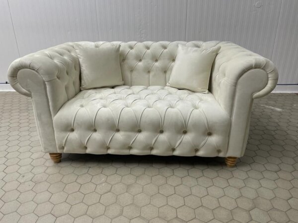 buttoned chesterfield sofa