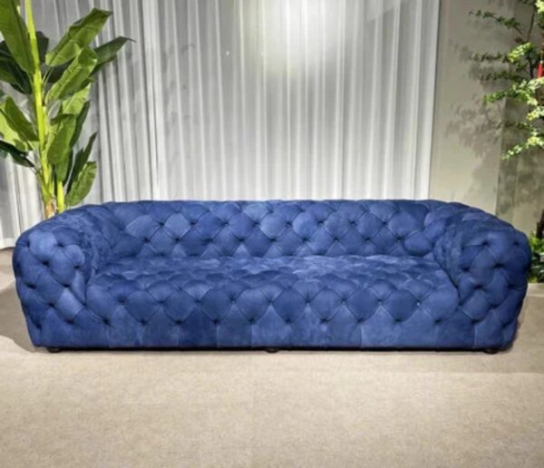 Fully buttoned Emmie chesterfield sofa