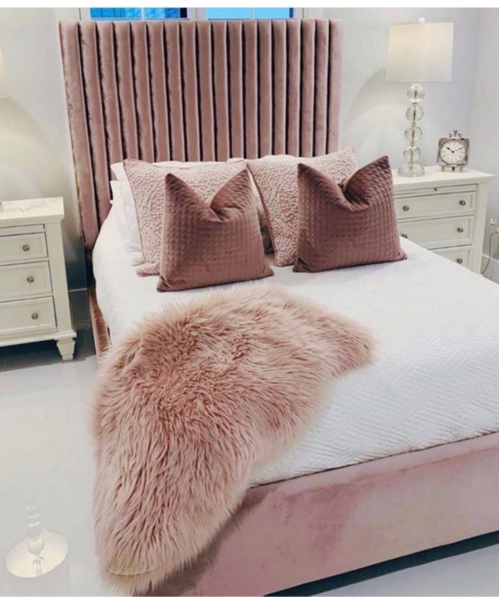 Thomasina bed