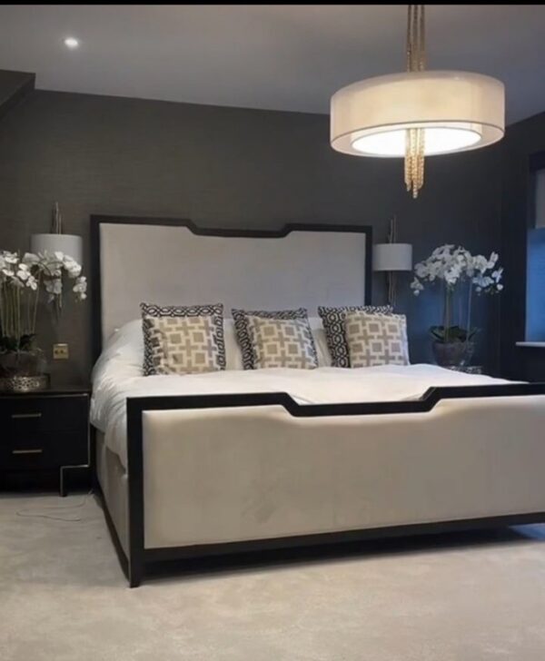 Washington curve bed in emperor size