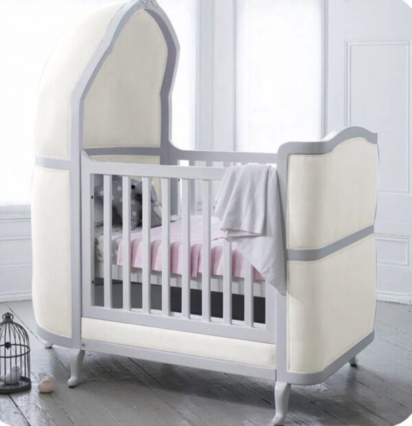 Beaufort hooded cot