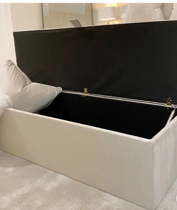 Chesterfield ottoman box