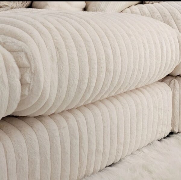 linear fur or cord