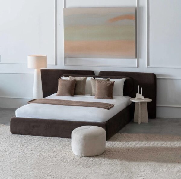 Curved Conrad linear bed