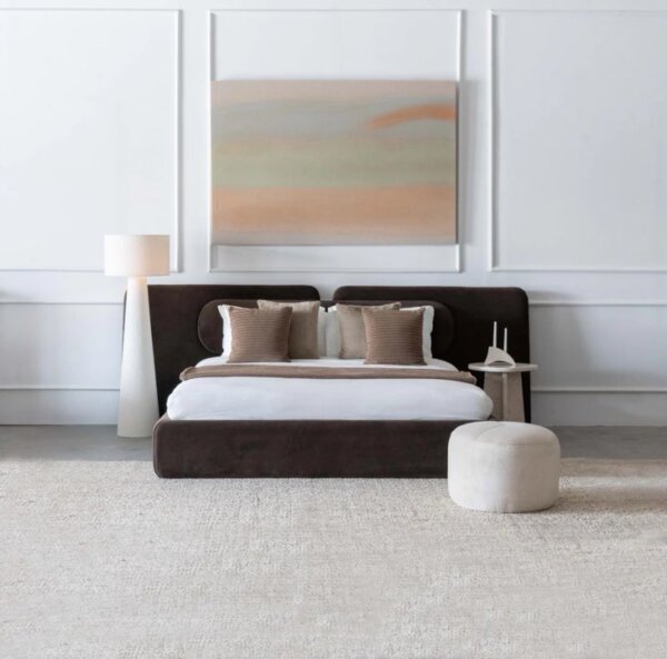 Curved Conrad linear bed