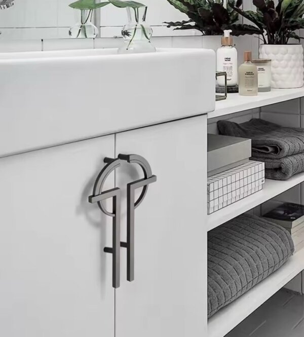 Sisley handles