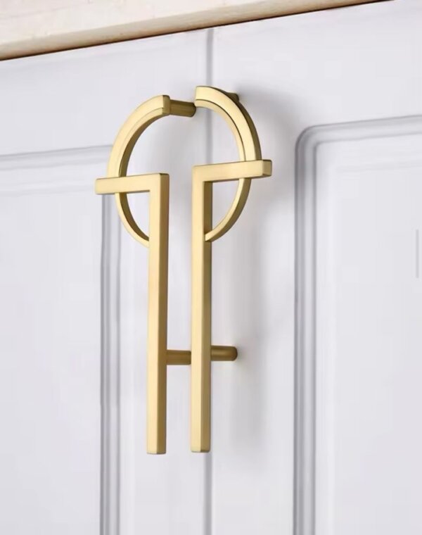 Sisley handles