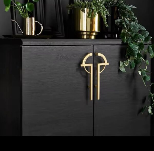 Sisley handles