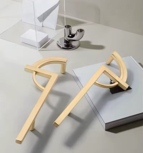 Sisley handles