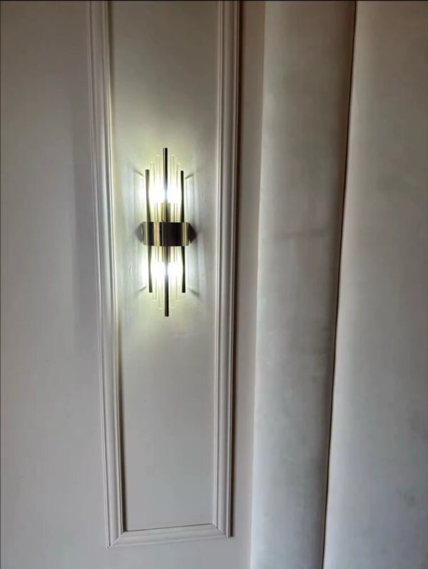 Tudor crystal wall lamp