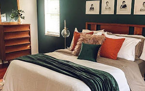 25-Cosy-Green-Bedroom-Ideas-to-Enhance-Your-Sleep-Image-One 25 Cosy Green Bedroom Ideas To Enhance Your Sleep Image One