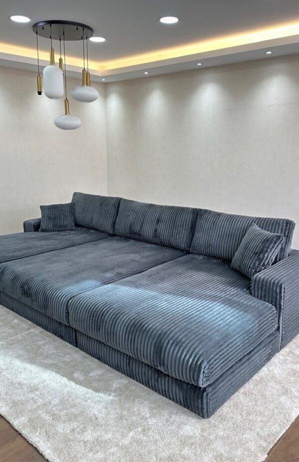Royal Chicago cinema sofa with bolsters