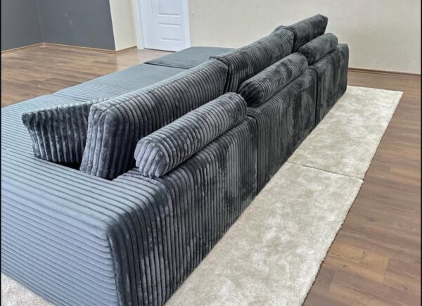 Royal Chicago cinema sofa with bolsters