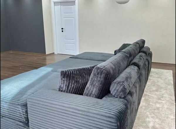 Royal Chicago cinema sofa with bolsters