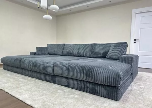 Royal Chicago cinema sofa with bolsters