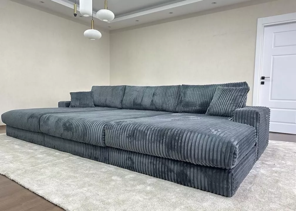 Royal Chicago cinema sofa with bolsters