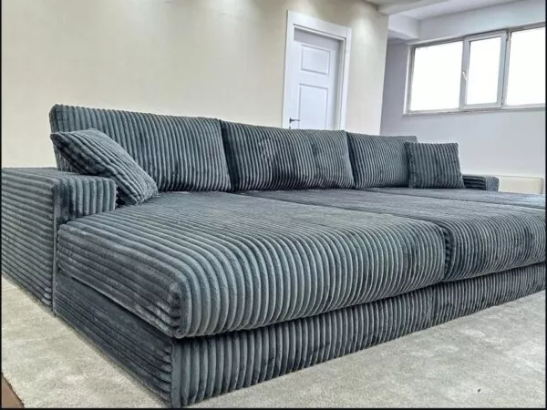 Royal Chicago cinema sofa with bolsters