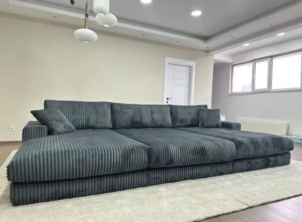 Royal Chicago cinema sofa with bolsters